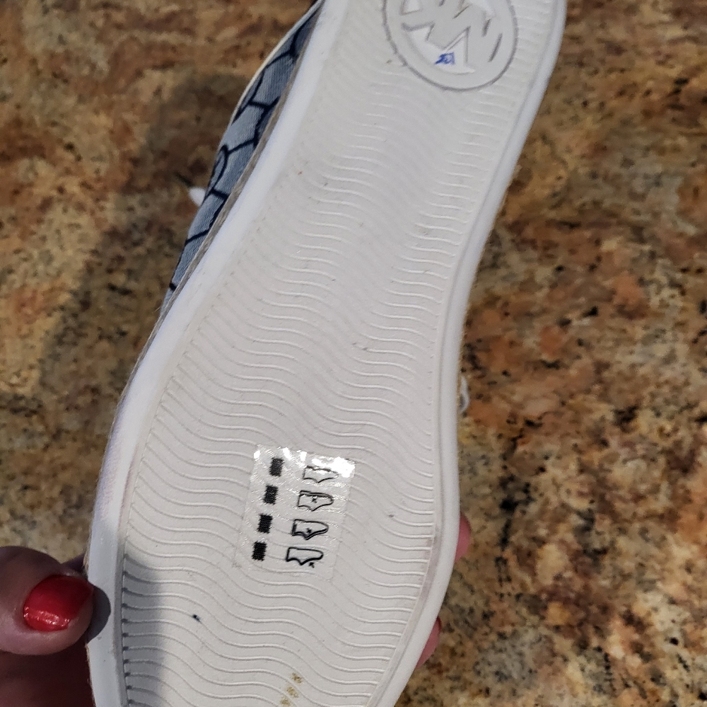 Shoes - Picture 3 of 6